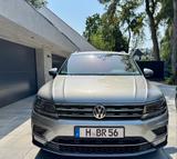 Volkswagen Tiguan 2.0 TSI 132kW DSG 4MOTION Highline Hi... - VW Tiguan Gebrauchtwagen in Hannover