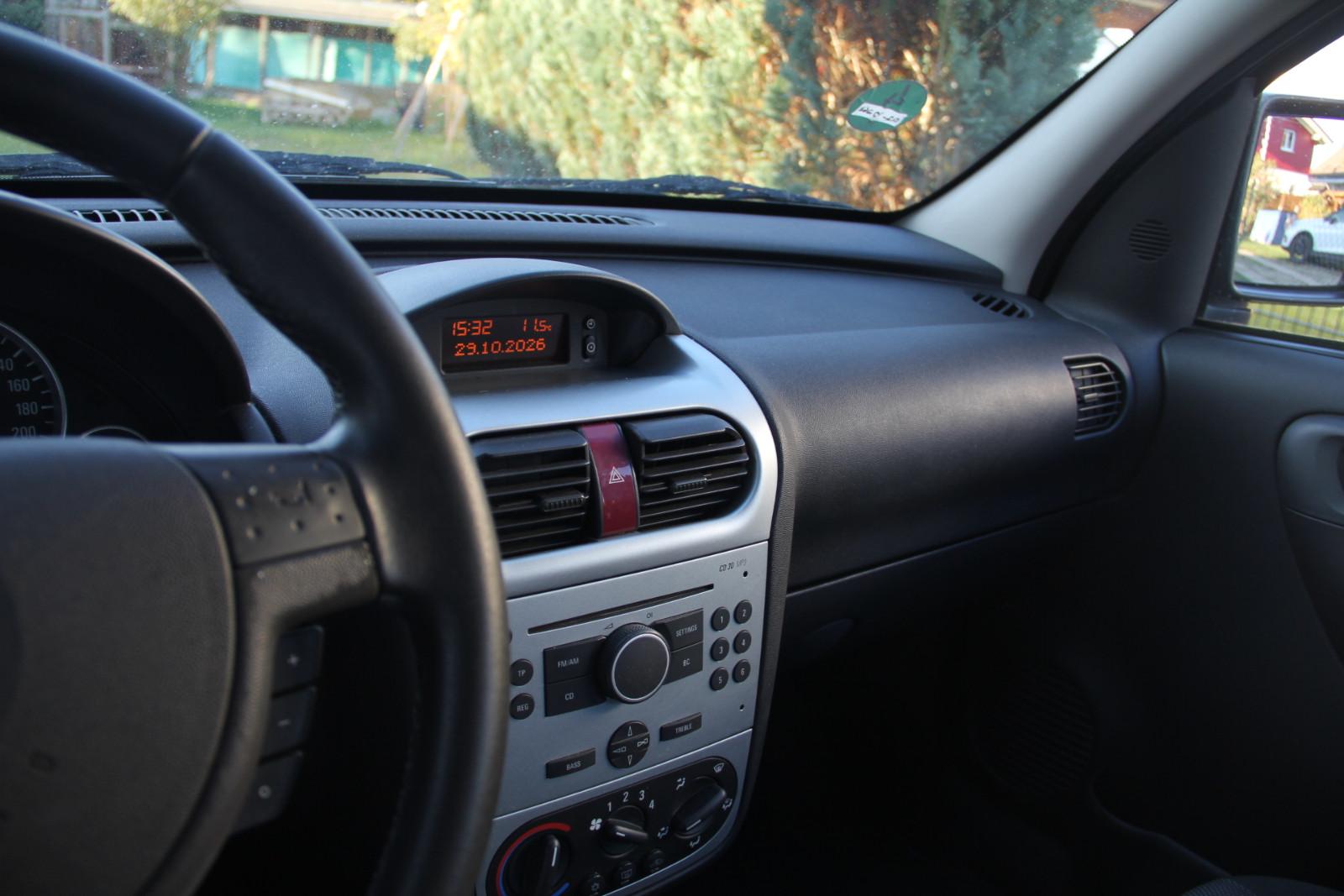 Opel Combo 2009 — rear view