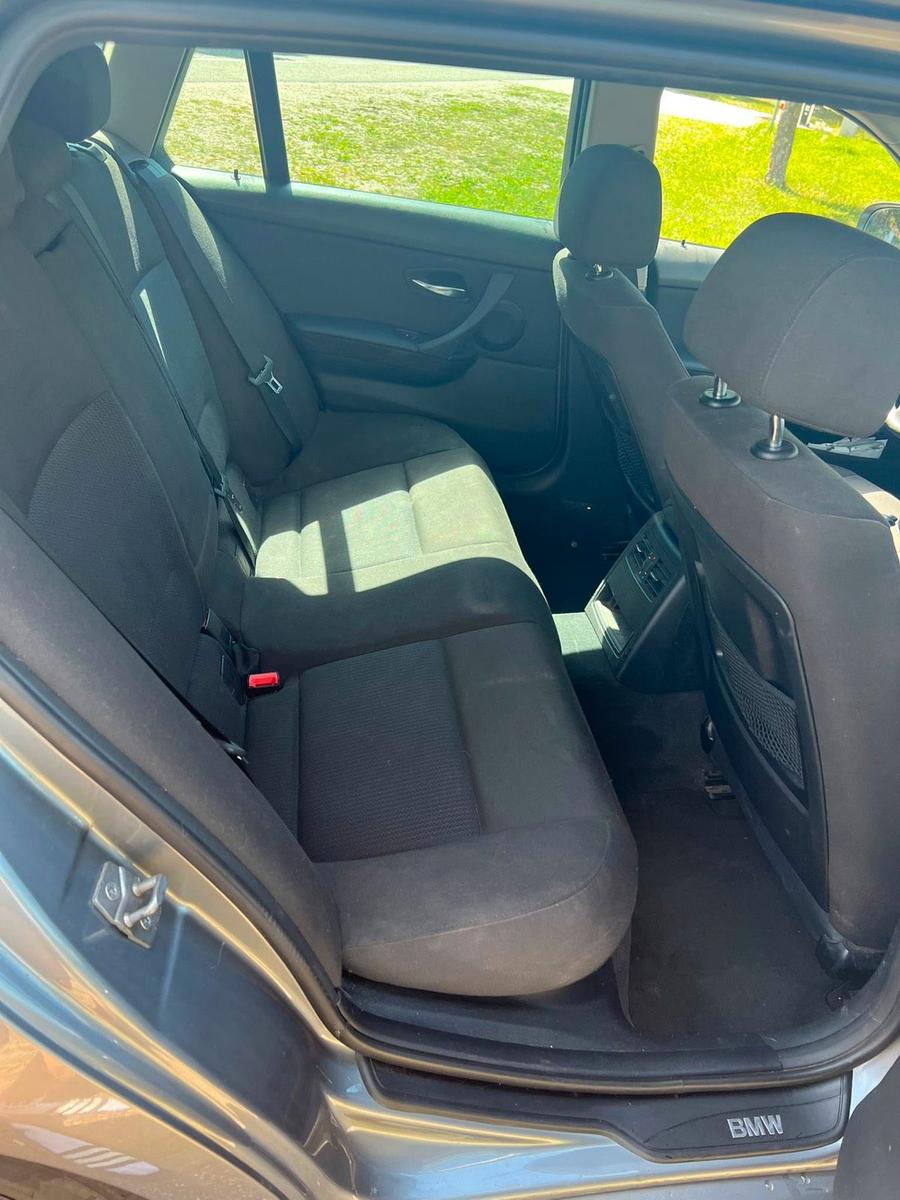 BMW 318 2012 — interior