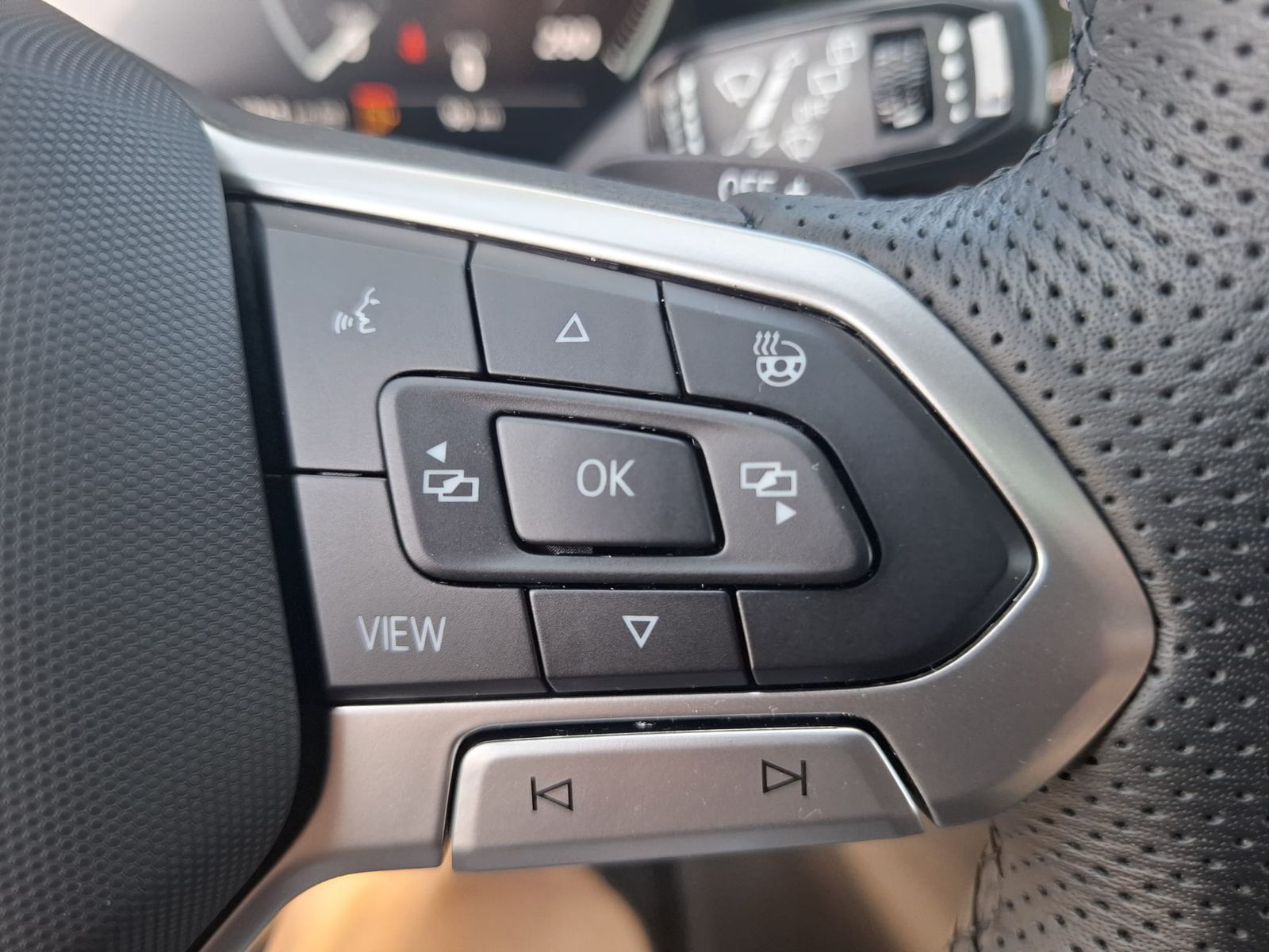 Fahrzeugabbildung Volkswagen Touareg 3.0TDI 4M R-Line VOLL Black 22" UPE 114T