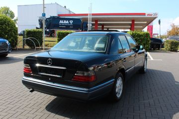 Mercedes E 200 - 5