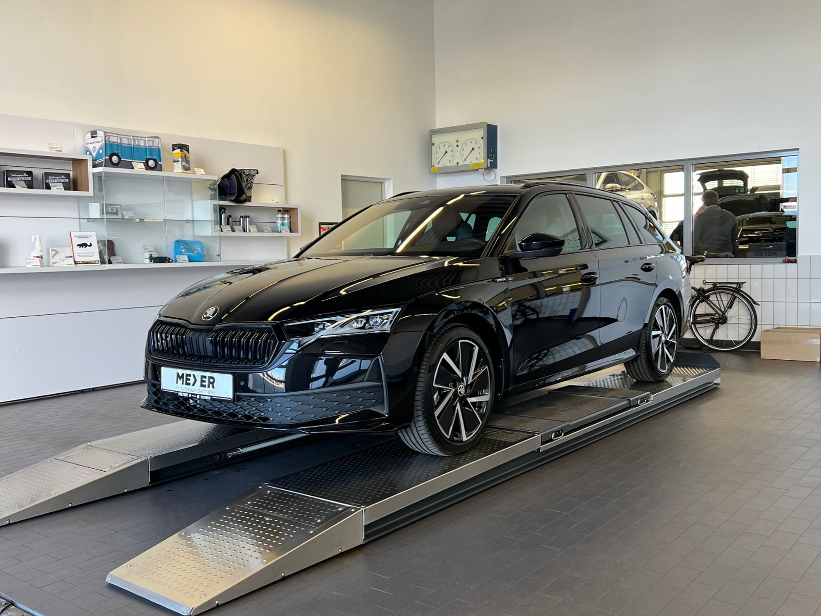 Fahrzeugabbildung SKODA Octavia Combi IV Sportline 2.0 TDI DSG *AHK, LED