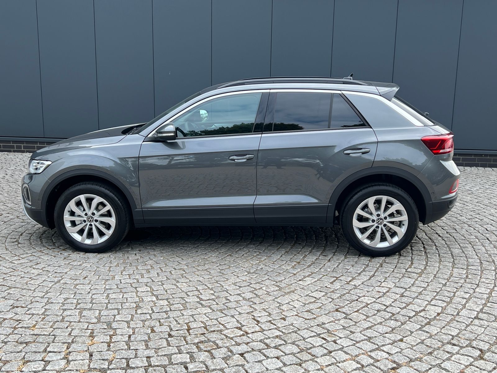 Fahrzeugabbildung Volkswagen T-Roc Life 1.0 TSI *LED, ACC, Kamera, 17''-LM*