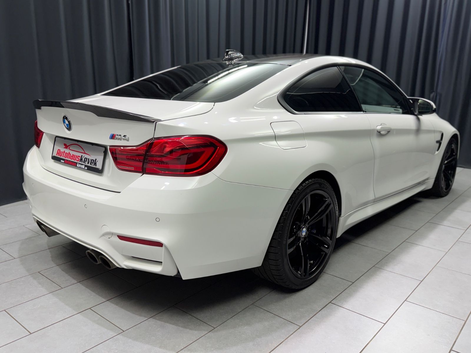 Fahrzeugabbildung BMW M4 Coupe DKG|NAVI|DEUTSCHES FAHRZEUG|LCI