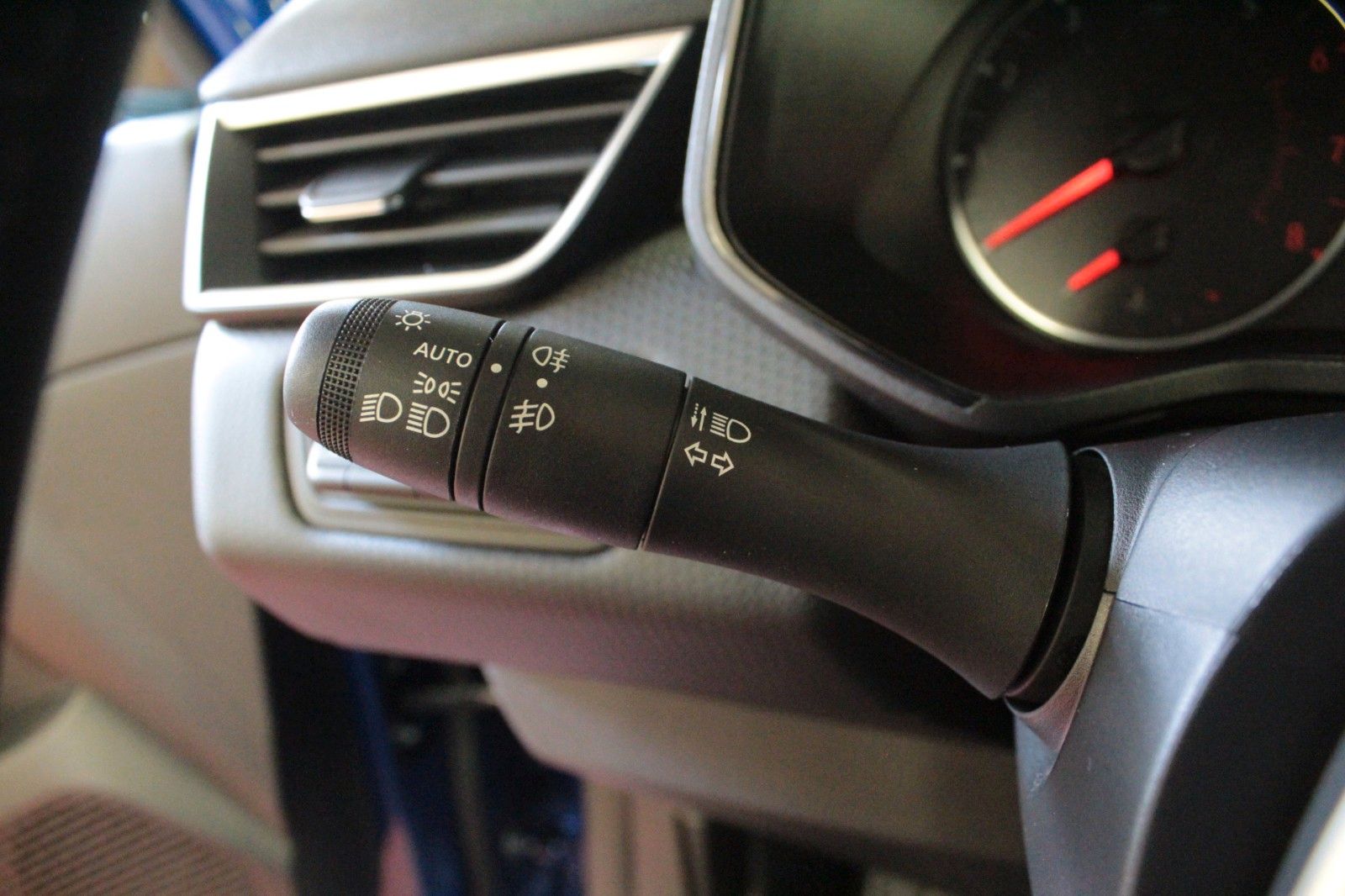 Fahrzeugabbildung Renault Clio TCe 90 Evolution *Style*&*Safety-Paket*