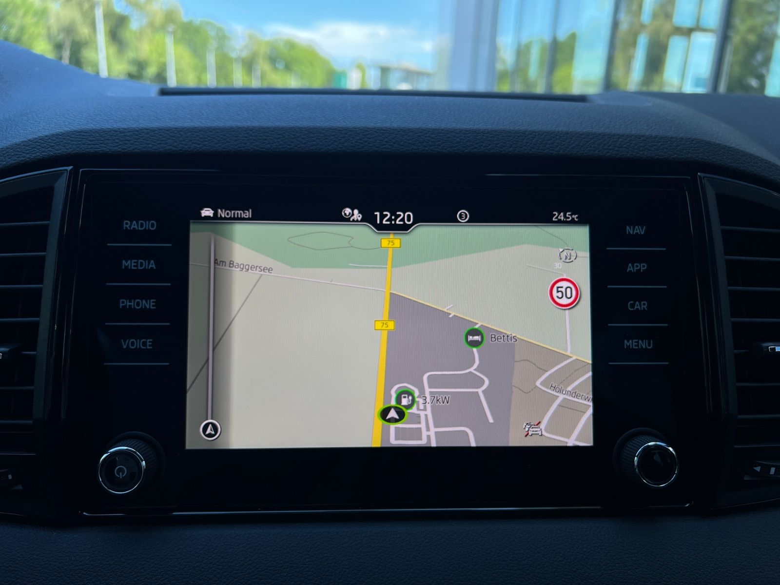 Fahrzeugabbildung SKODA Karoq Sportline 2.0 TDI DSG *AHK,Navi,TravelAssi