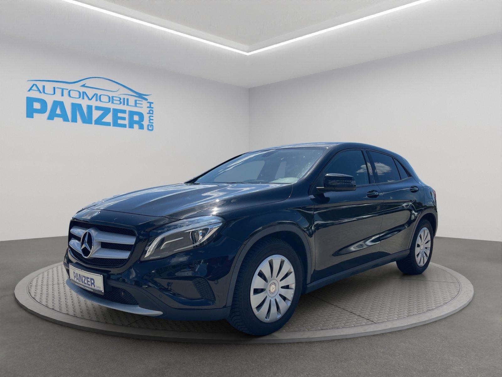 Mercedes-Benz GLA 200  Bi-Xenon Navi Parkassistent