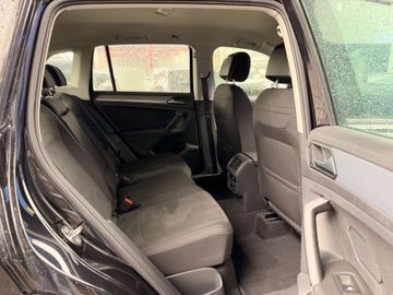 Volkswagen Tiguan - 11
