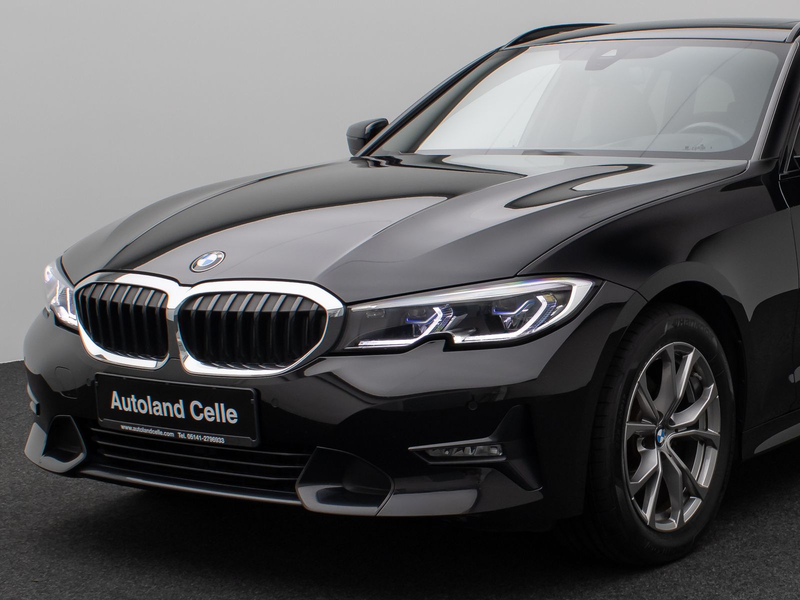 Fahrzeugabbildung BMW 320d Sport Line Panorama Laser HUD DAB HiFi AHK