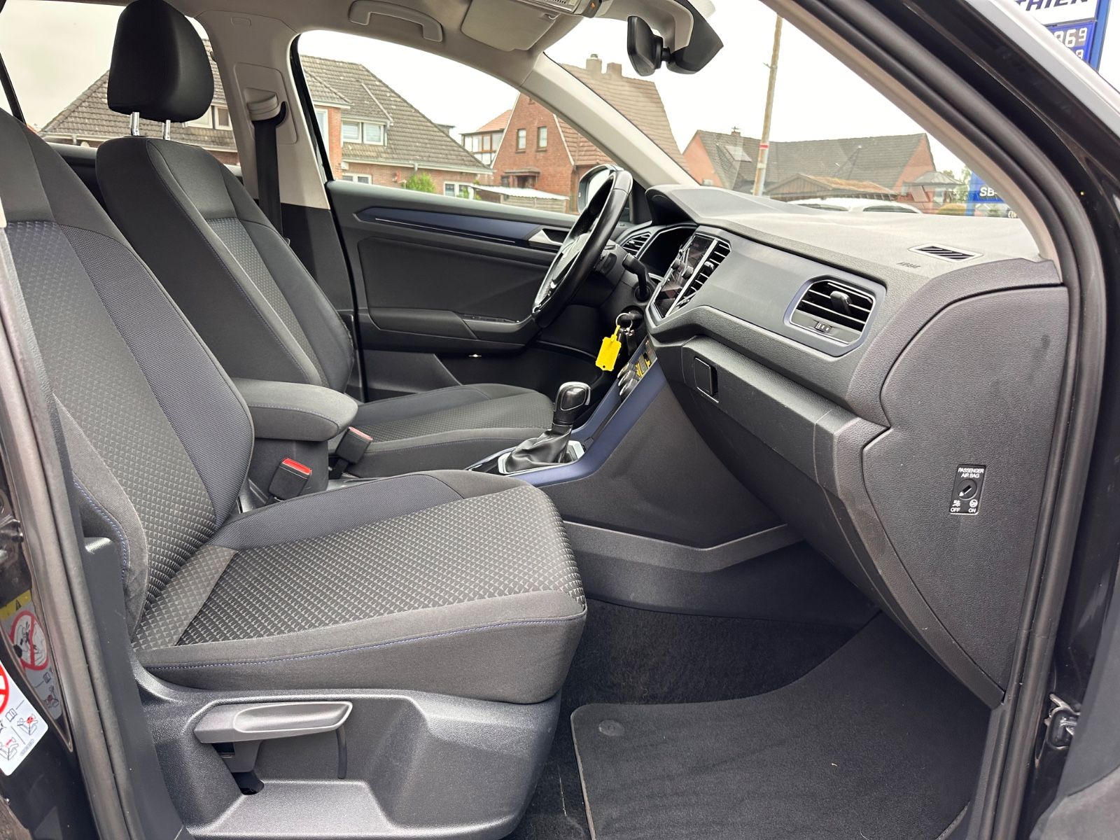 Fahrzeugabbildung Volkswagen T-Roc R Line 2.0 TDI DSG AHK/Beats/Navi/App/19"