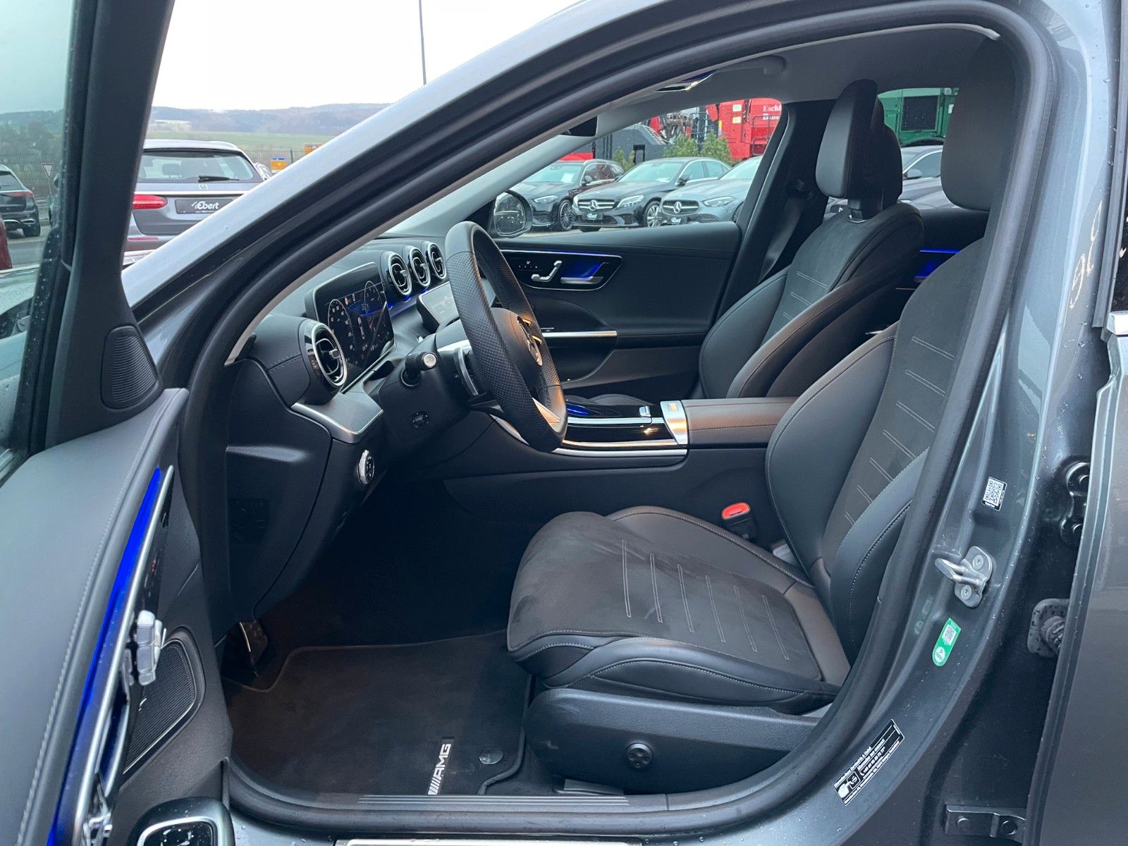 Fahrzeugabbildung Mercedes-Benz C 200 AMG AHK+Memory+R-Kamera+Distr+Ambiente+Key