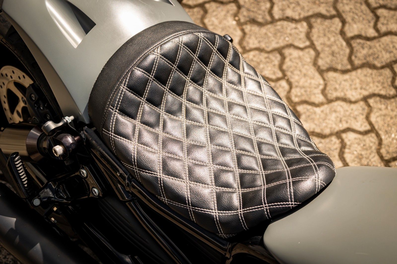 Fahrzeugabbildung Harley-Davidson VRSCDX Night Rod Special - Remus - Mini Ape