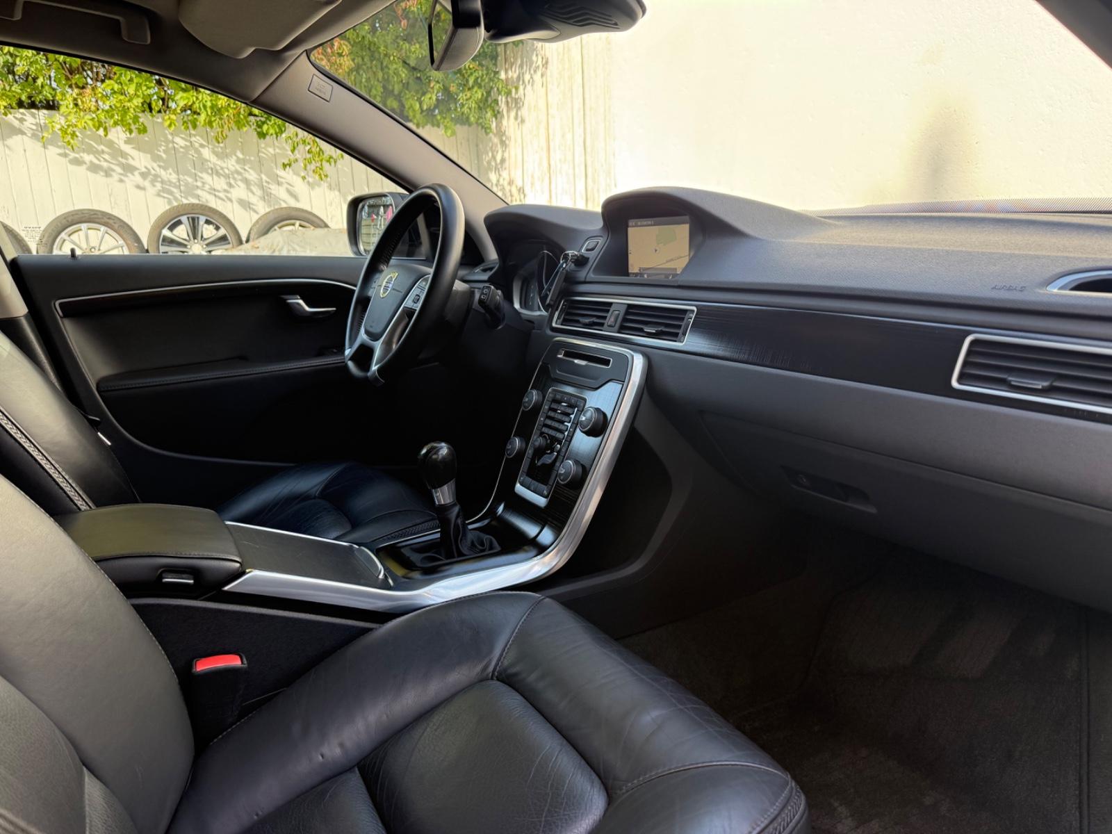 Volvo XC70 D4 163 ch Momentum • Cuir • GPS • Bi-Xénon • Webasto • Sièges enfants intégrés