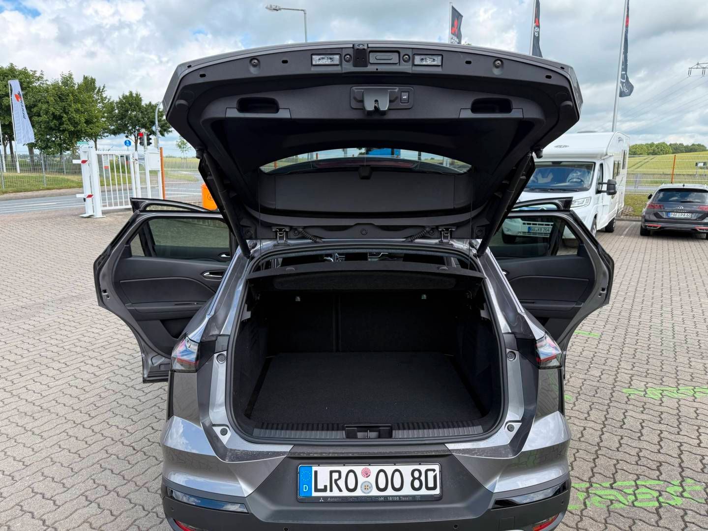 Fahrzeugabbildung Mitsubishi Grandis Intro Edition 1.3 T-Benziner 7-DCT