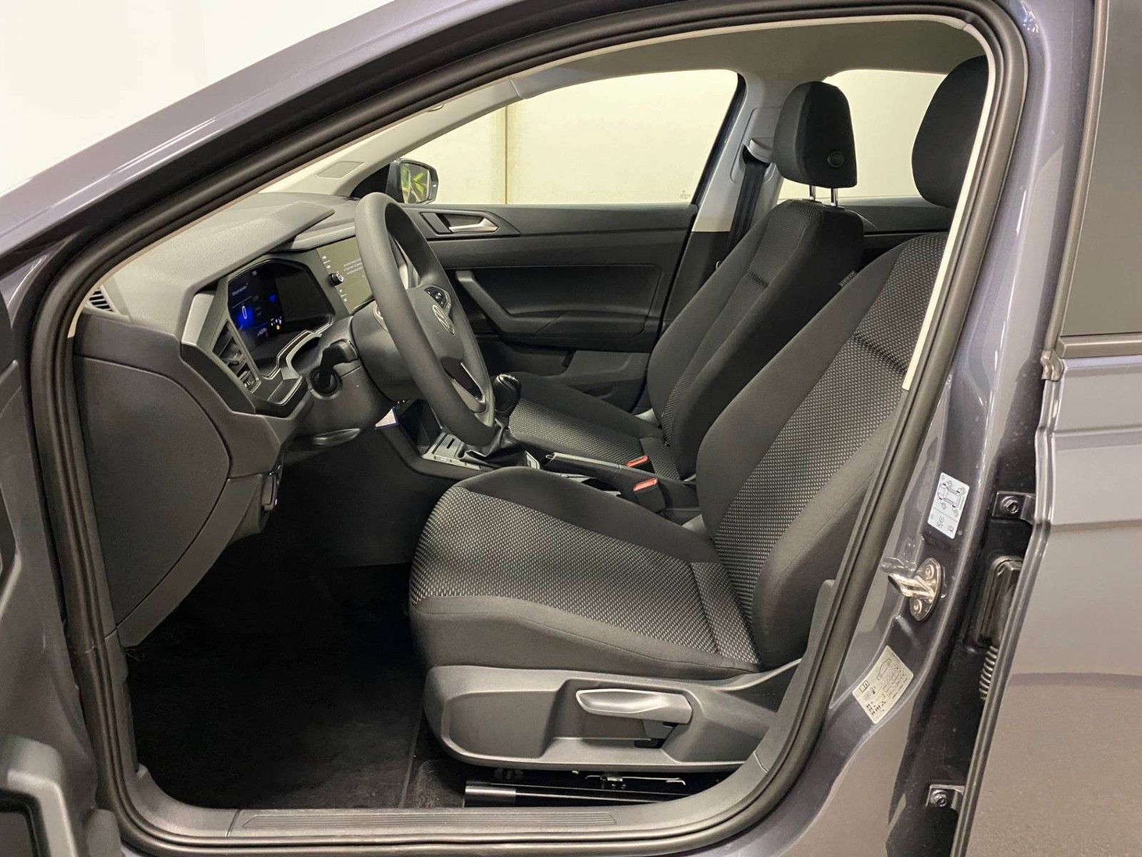 Fahrzeugabbildung Volkswagen Polo 1.0 MPI+SITZHEIZUNG+PARKSENSOREN+AppConnect
