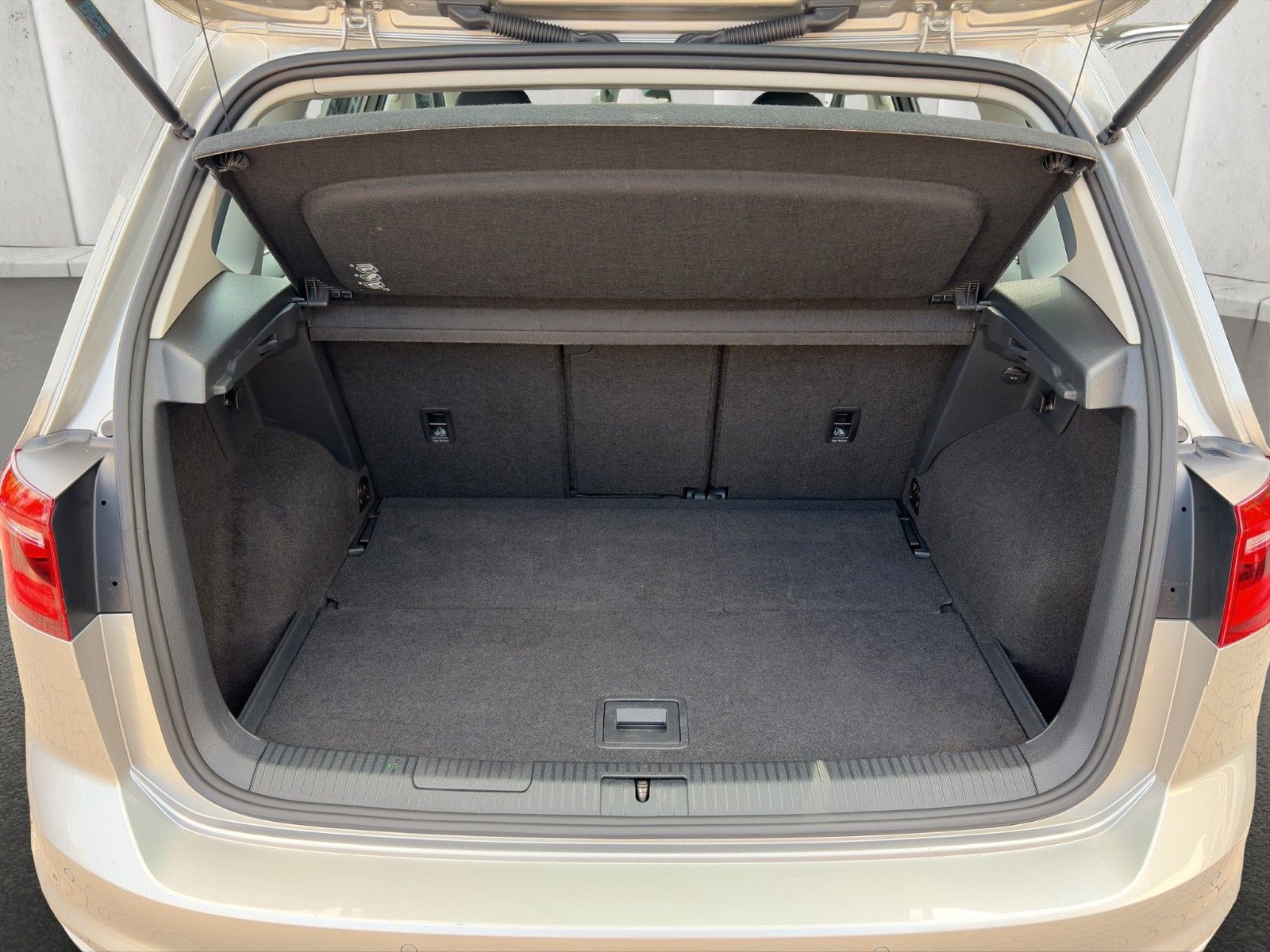 Fahrzeugabbildung Volkswagen Golf Sportsvan Highline*DSG*AHK*Xenon*Alcantara*
