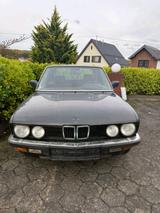 BMW 520i E28 6- Zylinder AUTOMATIK / PANO - BMW 520: 520i E28
