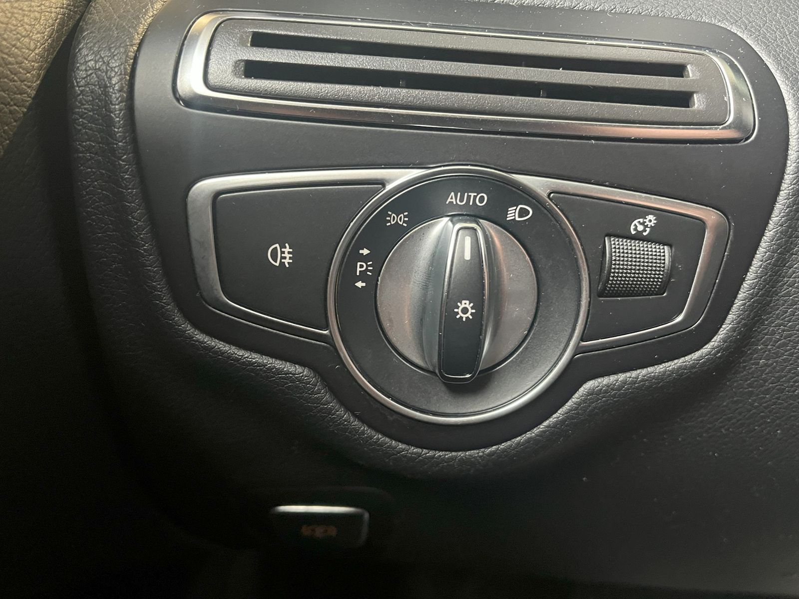 Fahrzeugabbildung Mercedes-Benz C 220 d 9G-TRONIC LED NAVI KAMERA NIGHT PAKET