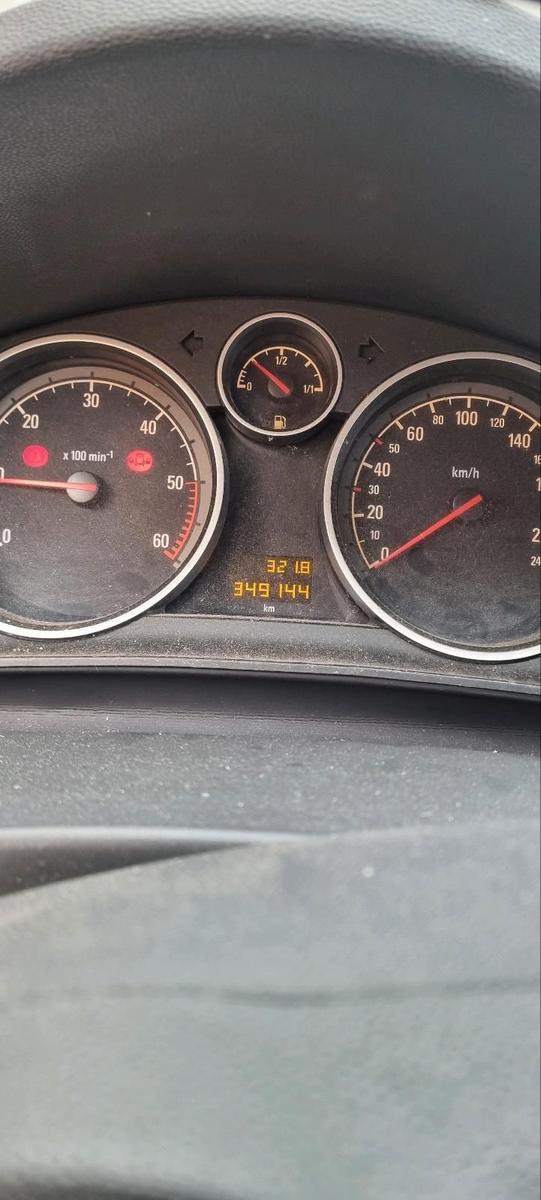 Opel Astra 2009 — photo 15