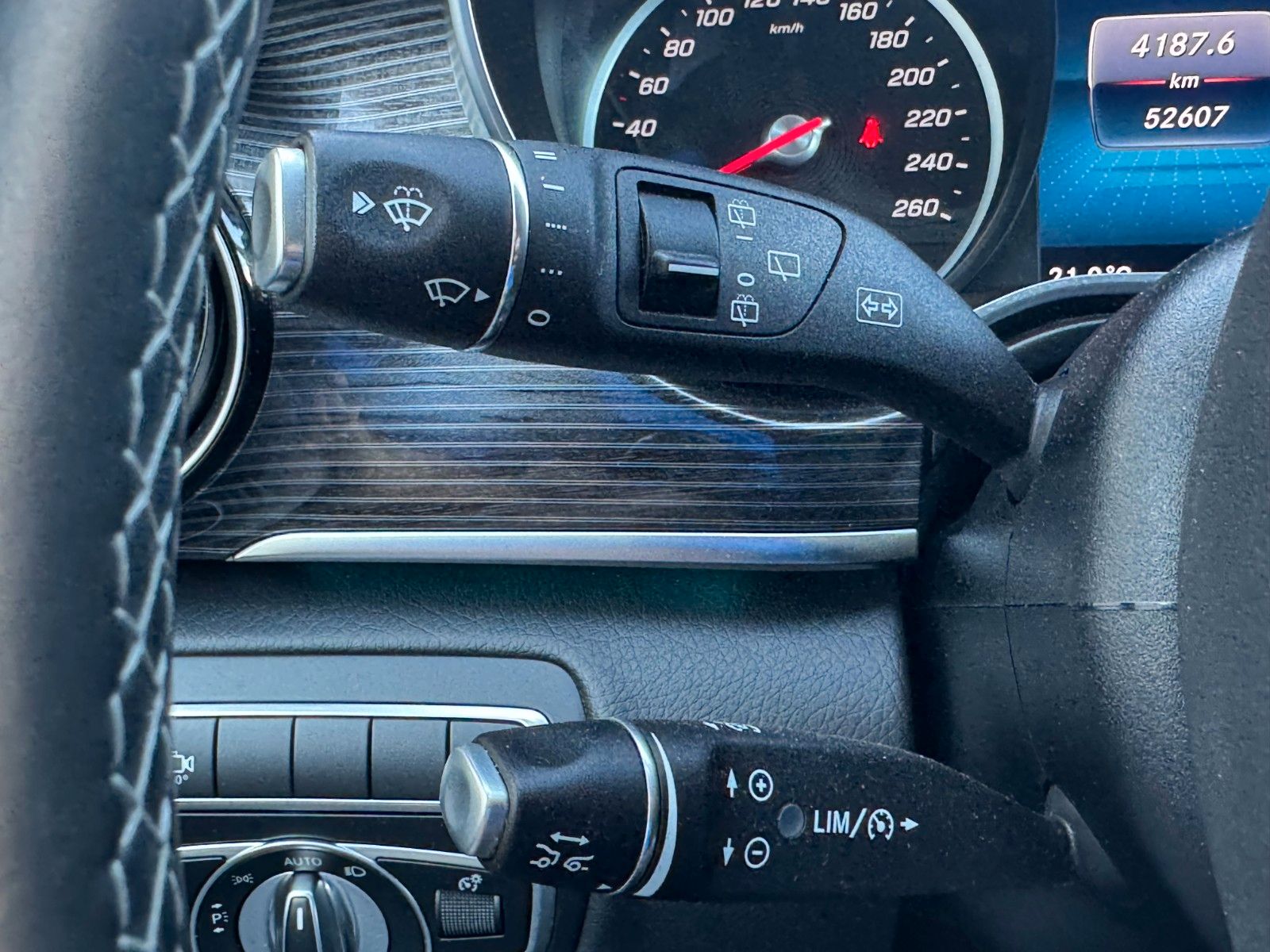 Fahrzeugabbildung Mercedes-Benz V 300 d AVA DISTRONIC AHK2,5to 360Kamera