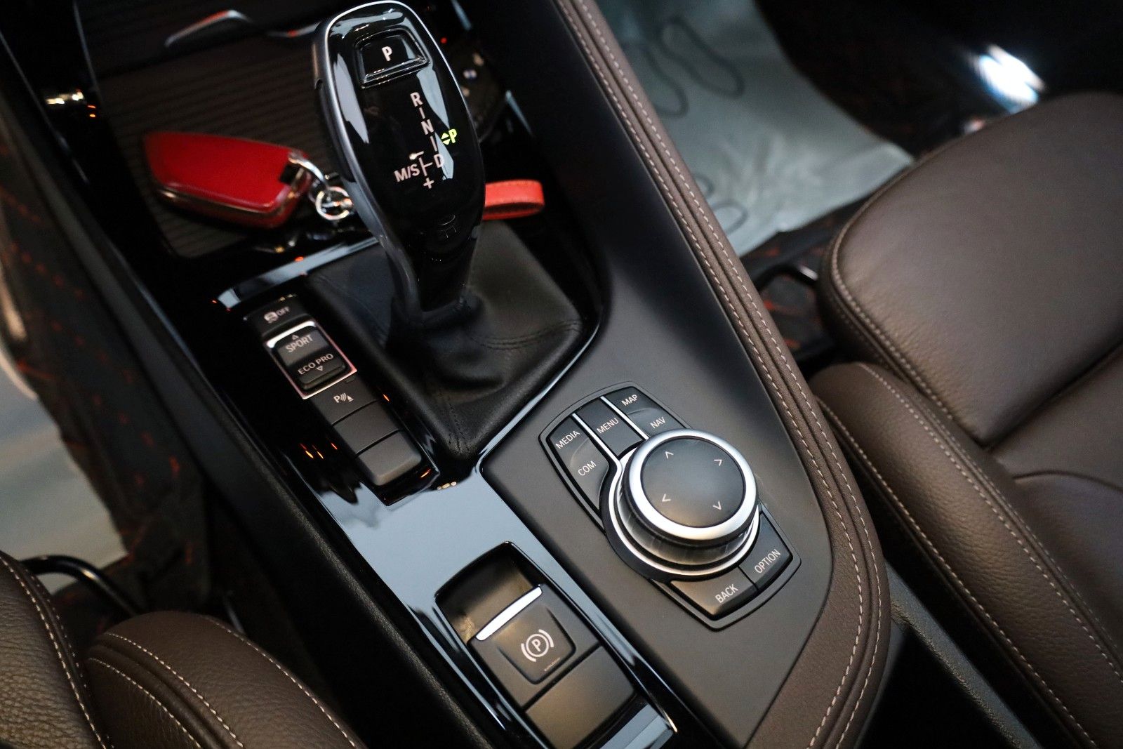 Fahrzeugabbildung BMW X2 sDrive 20 i Advantage Plus,Navi,Kamera,AHK+WR