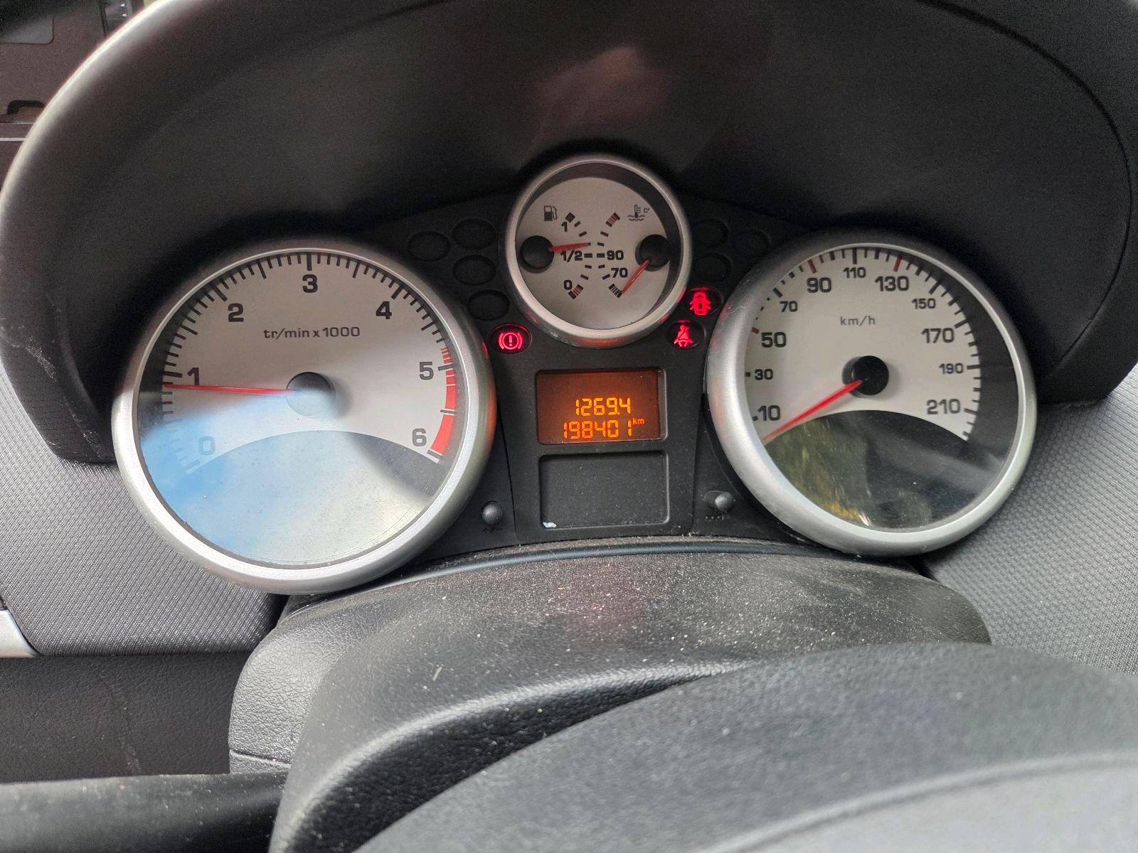 Peugeot 207 2011 — photo 8