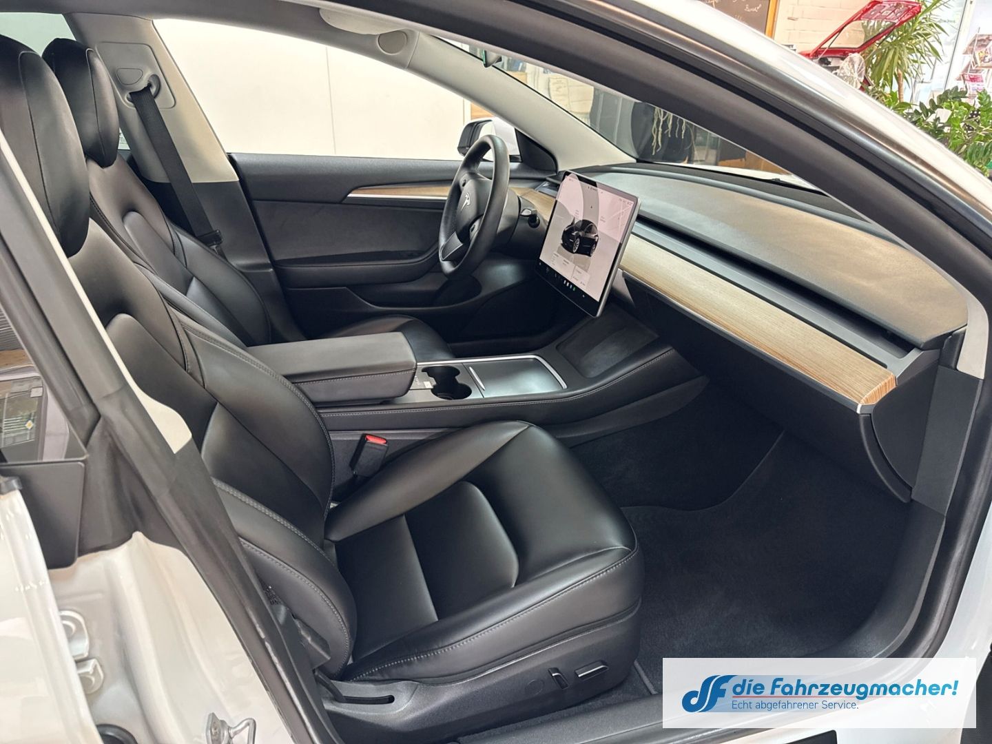 Fahrzeugabbildung Tesla Model 3 Basis RWD Soundsystem ACC El. Heckklappe