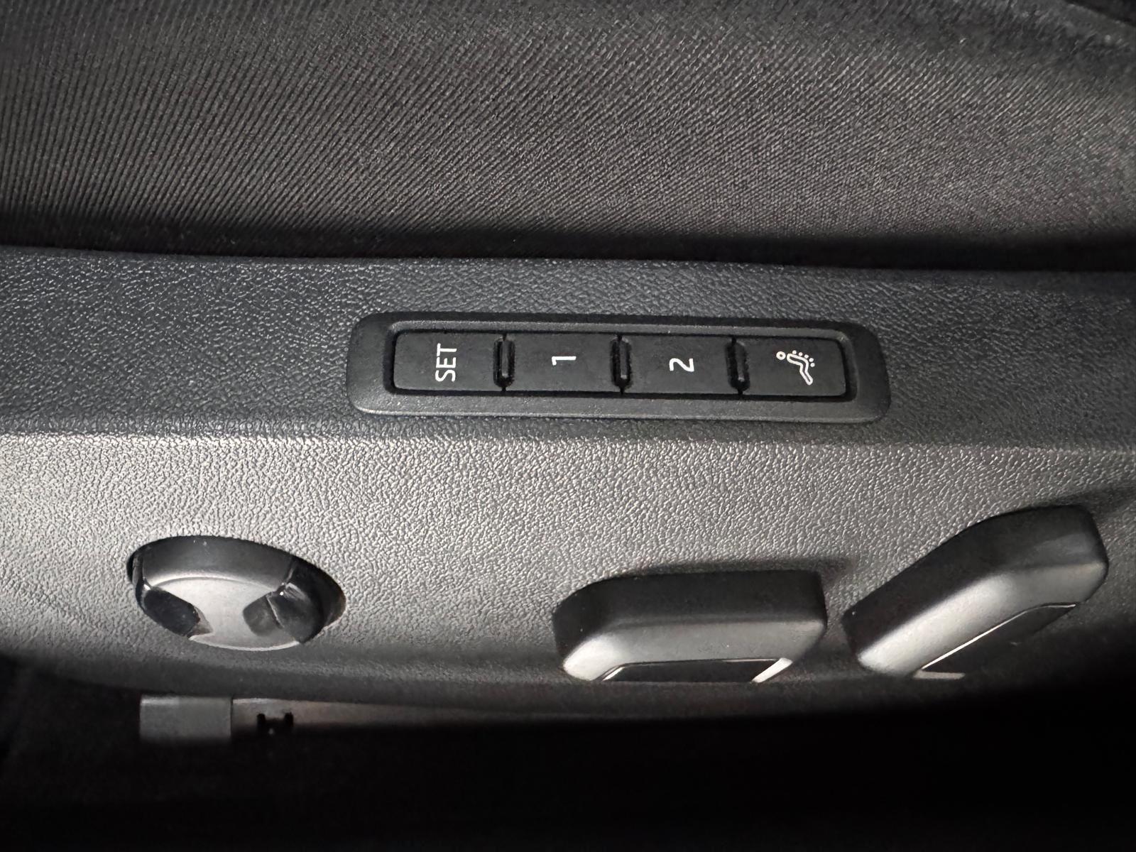 Skoda RS4x4 PANO/HUD/TOT/AHK/ShZ/WinP/MASS/ACC/XDS/HOD