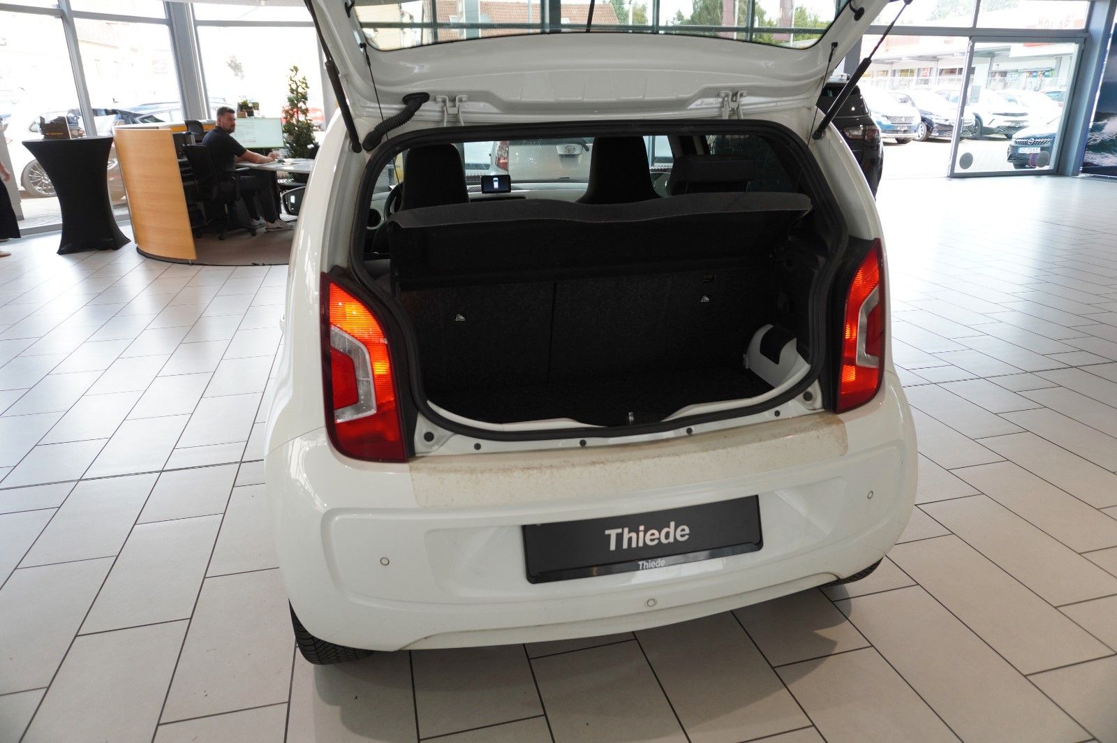 Fahrzeugabbildung Volkswagen up! 1.0 CLUB 5-TÜR NAVI/SPORT/PANO./SHZ/PDC/TEMP