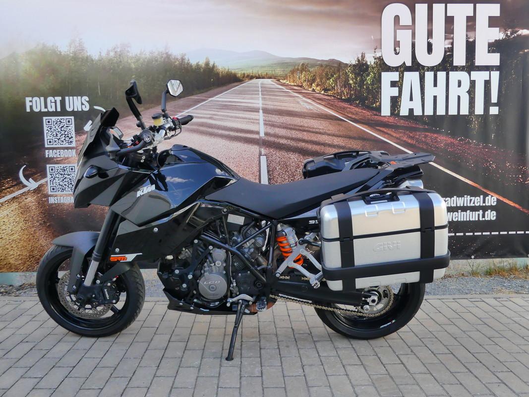 KTM 990 LC 8 Supermoto mit Zubehör