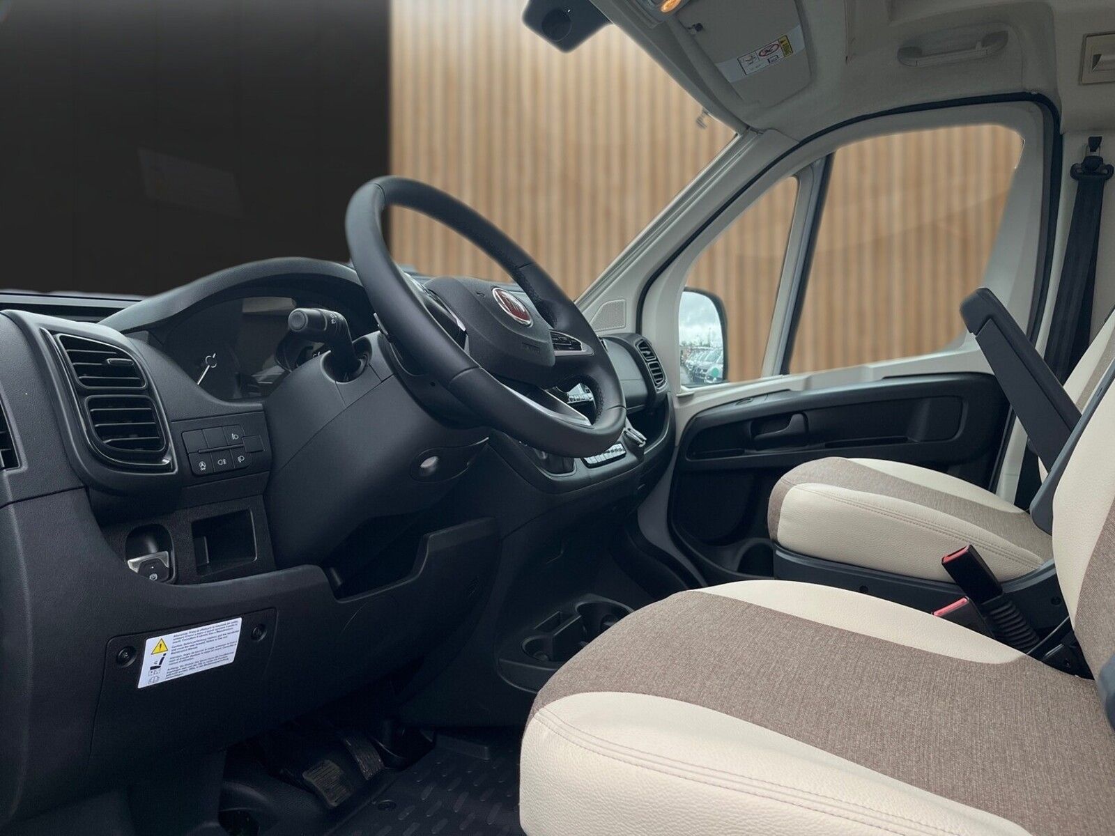 Fahrzeugabbildung Eura Mobil Van V 635 EB Fahrassistenzpaket, Skyroof, RFK