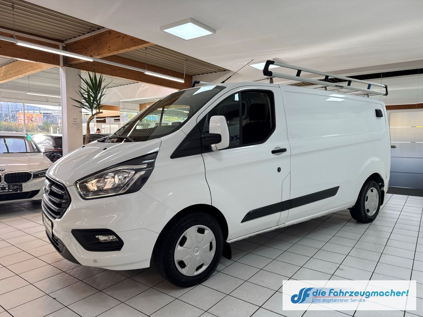 Fahrzeugabbildung Ford Transit Custom Werkstatt 340 L2 Trend Navi Apple
