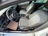 Volkswagen Golf VII Lim. Highline BMT 1 Hand 150PS - mit Benzin-Antrieb: Weiß, Panorama-Dach, Limousine