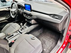 FORD Focus Lim. 1.0 Titanium*LED*Navi*DAB*ACC*