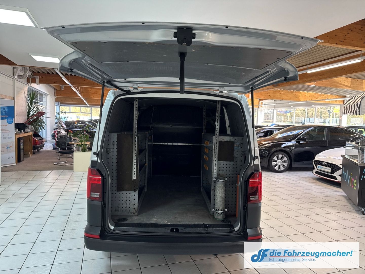 Fahrzeugabbildung Volkswagen T6.1 Transporter Kasten FWD Navi LED ACC Apple C