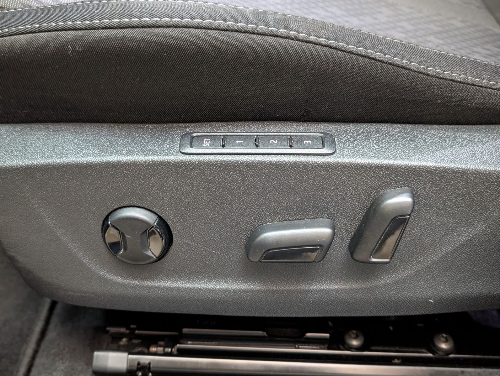 Fahrzeugabbildung SKODA Octavia 2.0 TDI First Edition LED Memory Pano 17