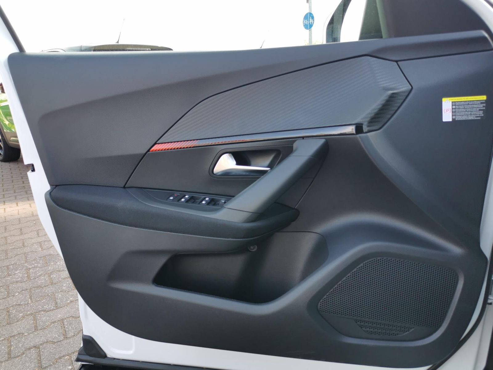 Fahrzeugabbildung Peugeot 2008 Active Pack+USB+PDC+KLIMA+DAB+TEMPOMAT+