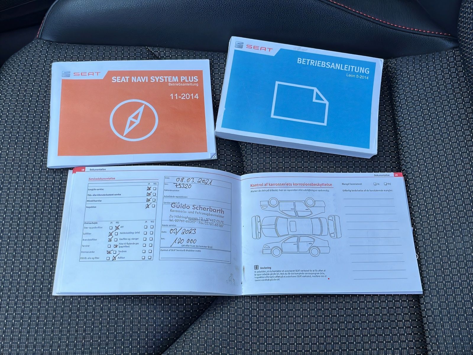 Fahrzeugabbildung SEAT Leon 2.0 TDI ST FR DSG NAVI PANO LED TEMPOMAT