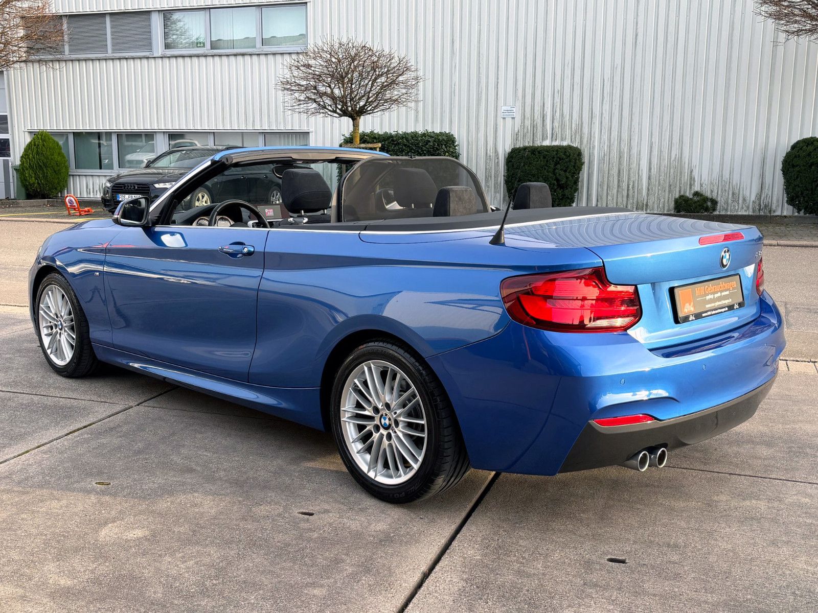 Fahrzeugabbildung BMW 218i Cabrio M-Sport LED PDC SHZ NAV H&K BT LHZ