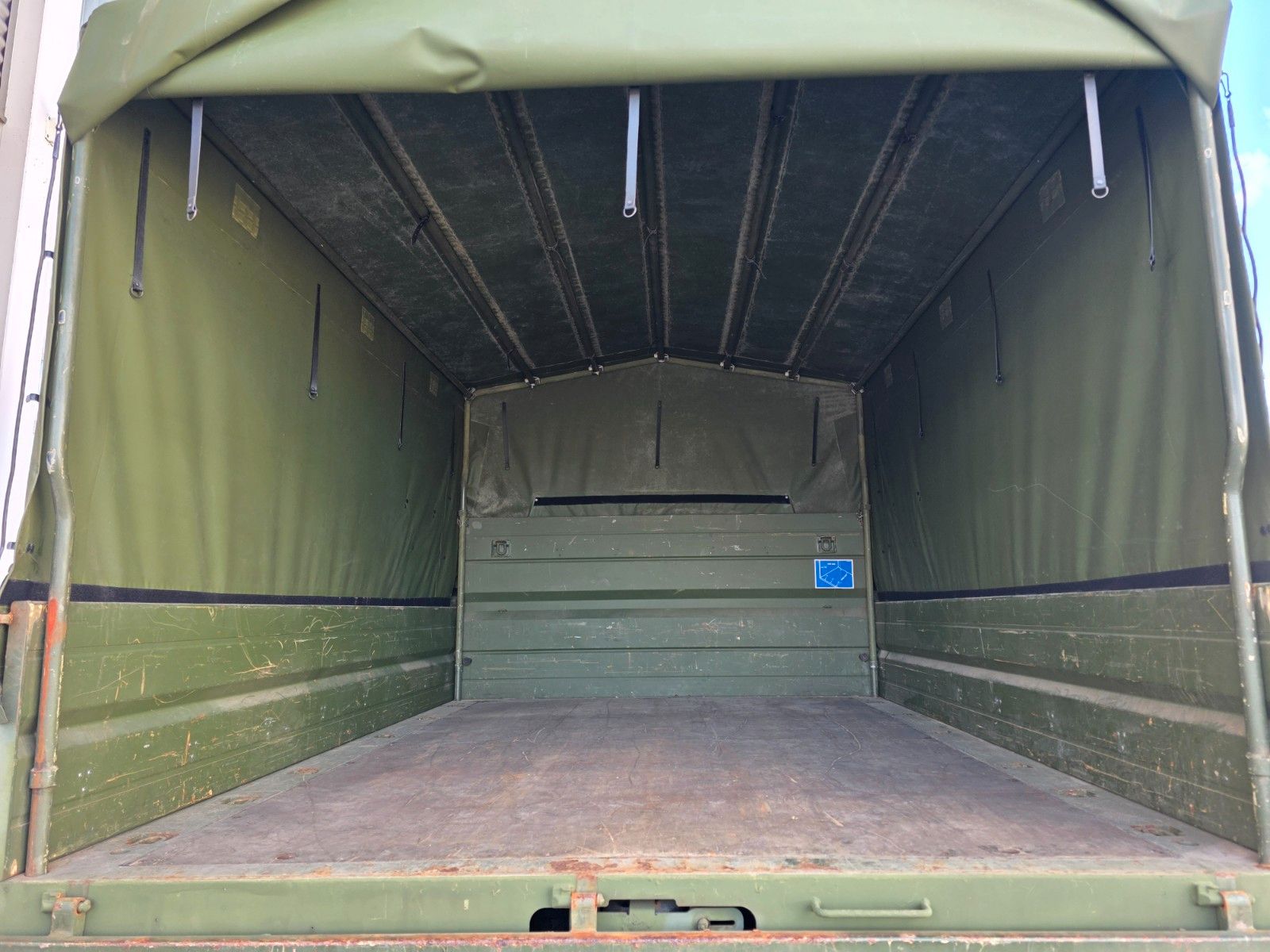 Fahrzeugabbildung Mercedes-Benz Atego 1018 A 4x4 Pritsche Plane