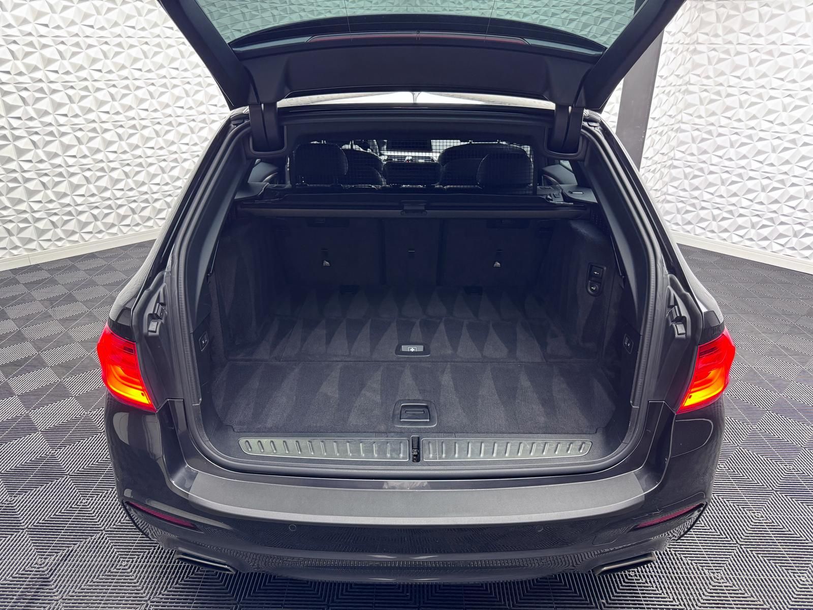 Fahrzeugabbildung BMW d*XDR*M-PAKET*H&K*STANDHZ*MASSAGE*360°HUD*AHK