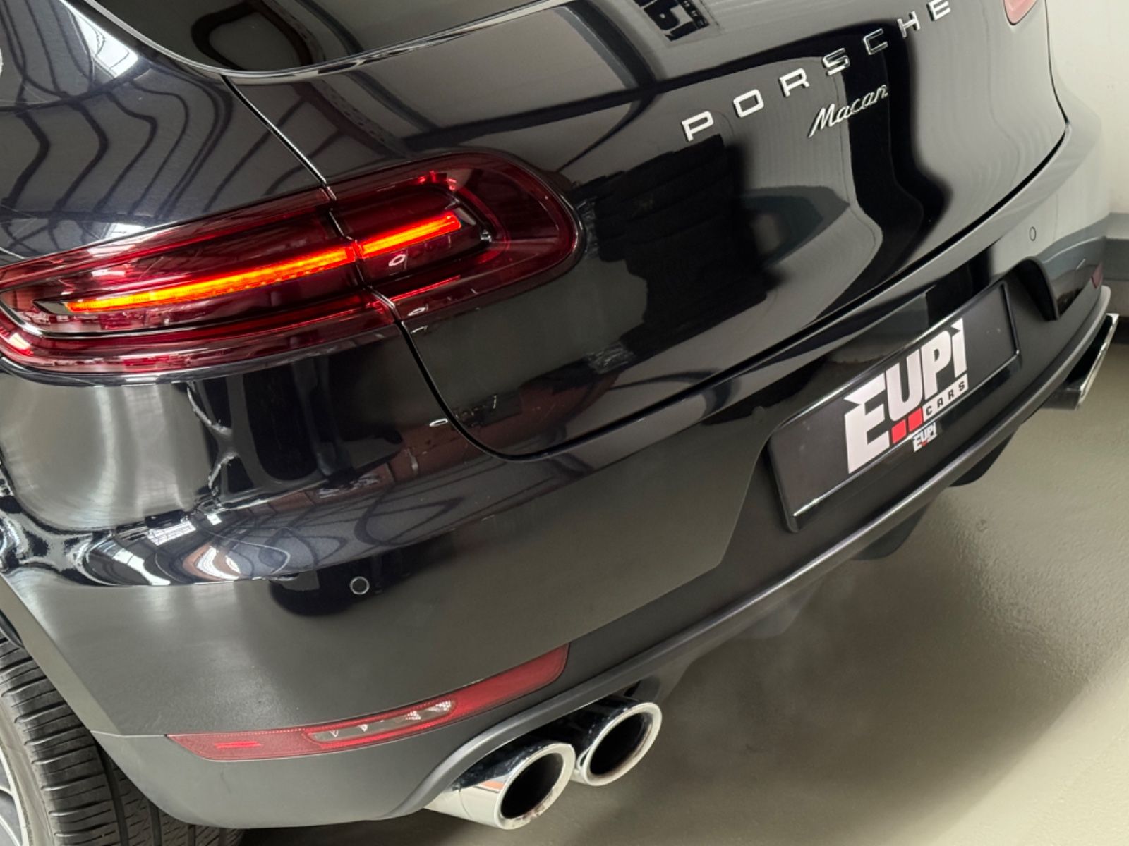 Fahrzeugabbildung Porsche Macan 2.0/Bose/Luftfahr./Sport Chrono/SAGA