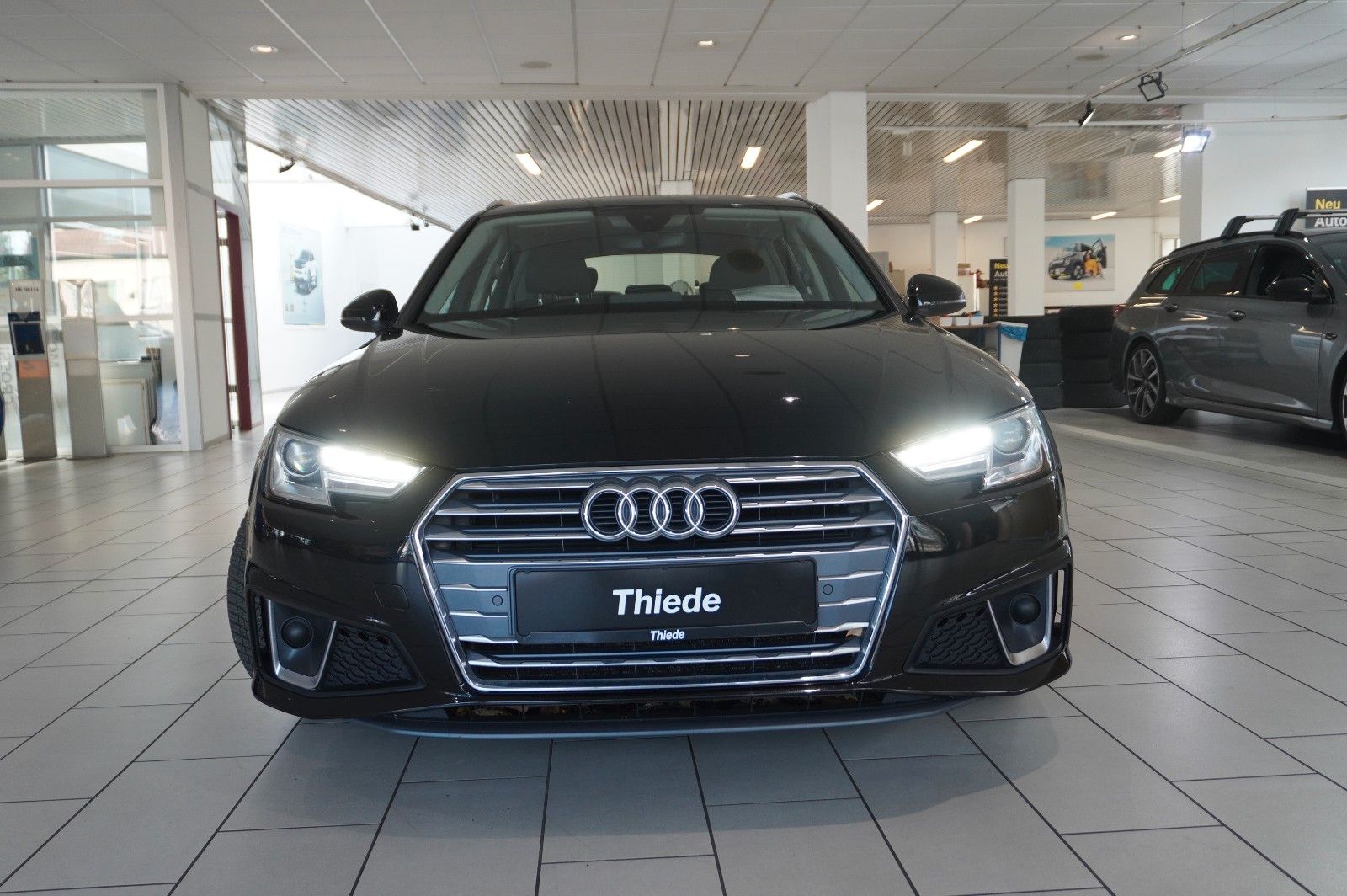 Fahrzeugabbildung Audi A4 Avant 35 TDI S-LINE SPORT NAVI/LED/KAMERA/DAB