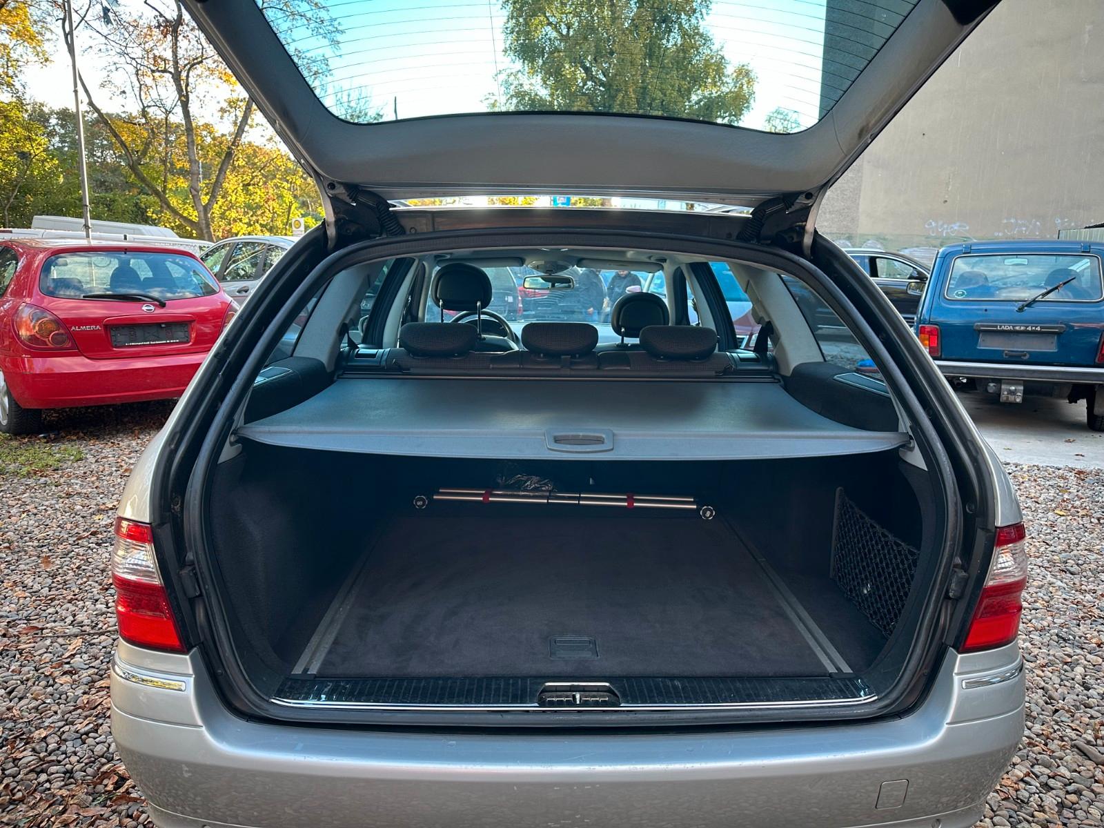 Mercedes-Benz E200 2004 — photo 12