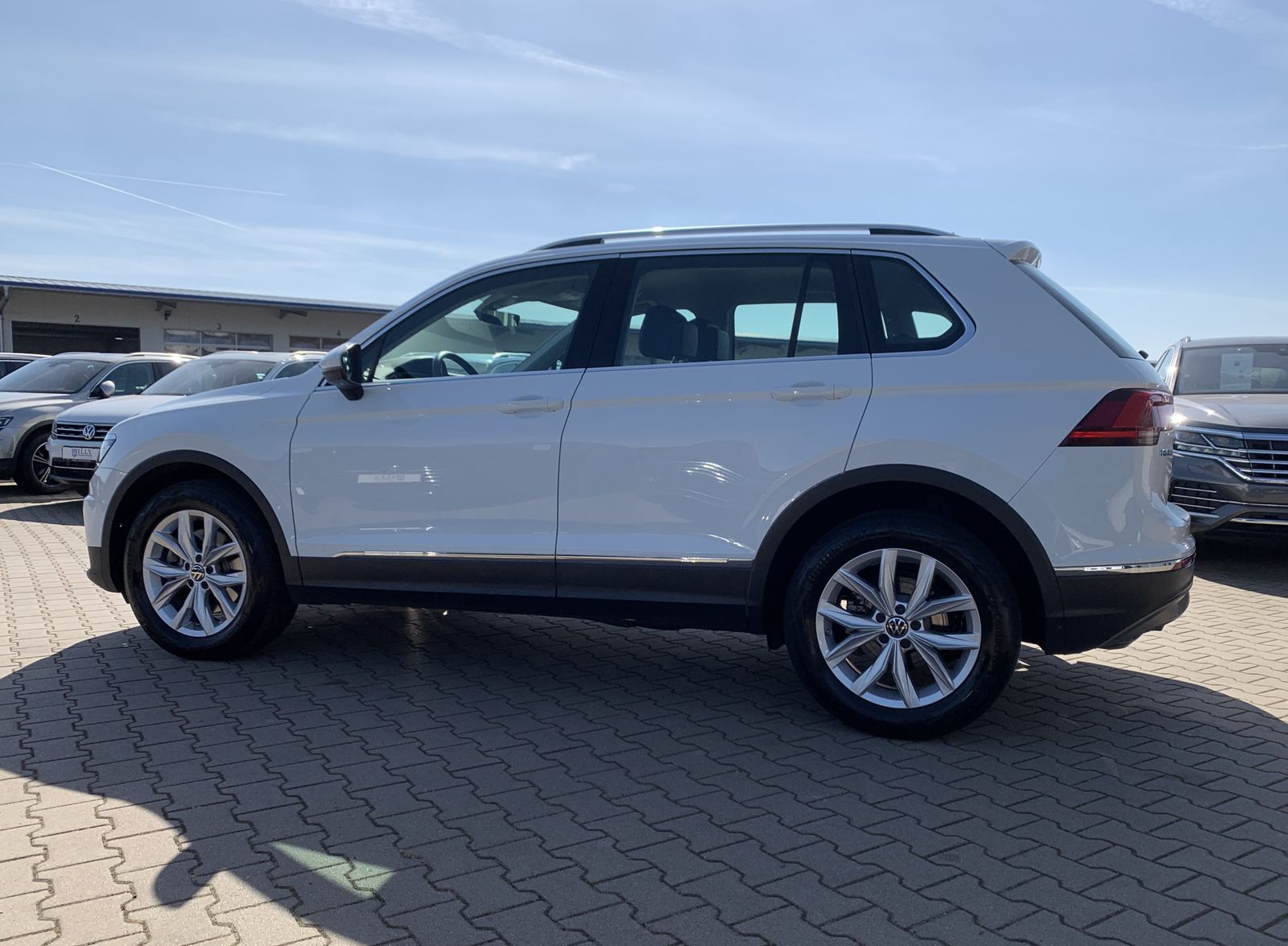 Fahrzeugabbildung Volkswagen Tiguan 2.0 TSI*Highline*4Motion*Leder*AHK*LED*