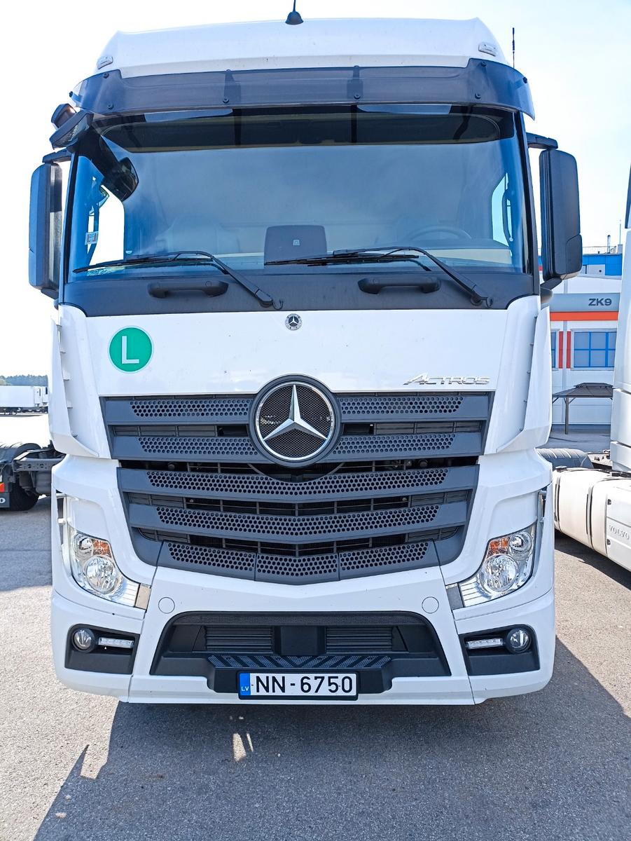 Mercedes-Benz Actros 1851