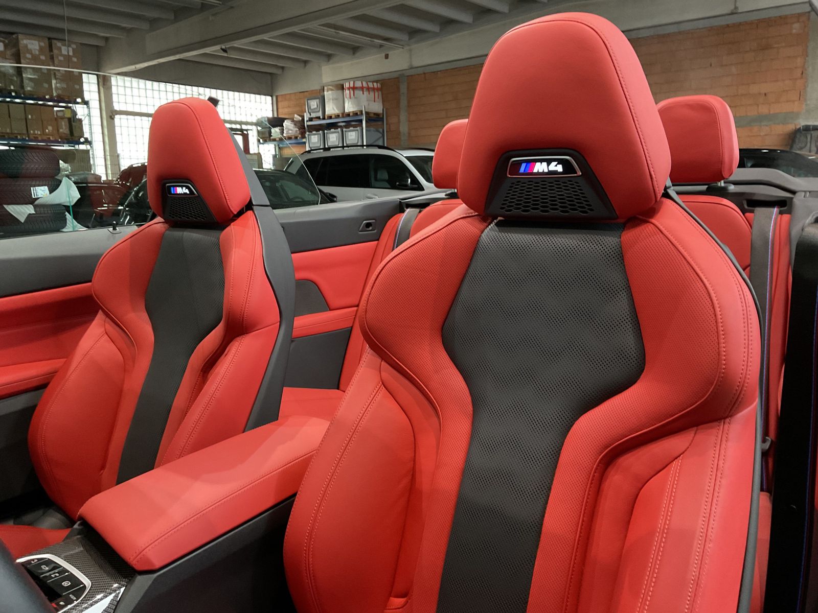 Fahrzeugeinzelansicht 11 Fahrzeugabbildung BMW M4 Cabrio Competition Cabrio mit M xDrive