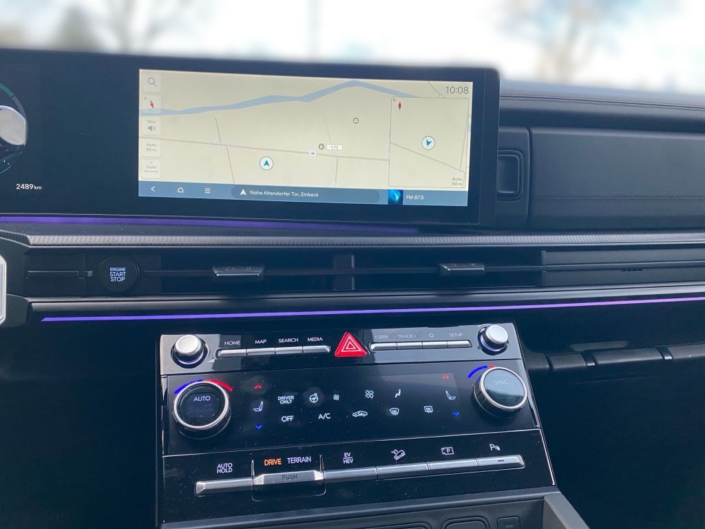 Fahrzeugabbildung Hyundai SANTA FE 1.6 Plugin-Hybrid 4WD Blackline (MX5)