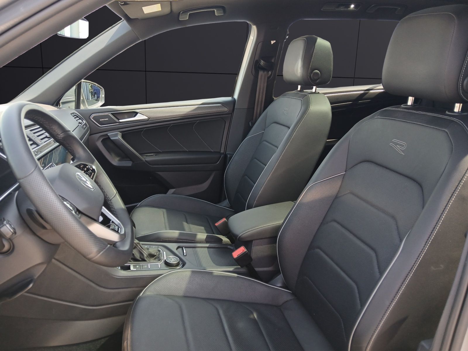 Fahrzeugabbildung Volkswagen Tiguan Allspace TDI R-Line DSG 4M STH Matrix AHK