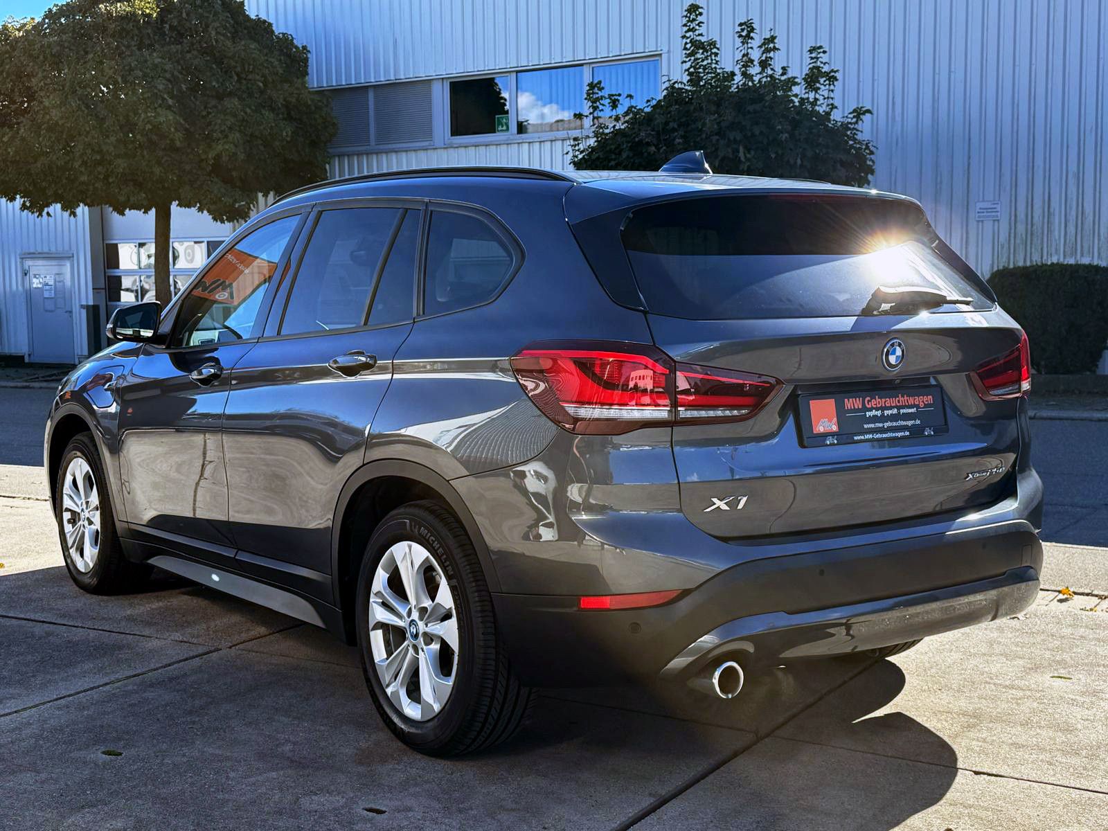 Fahrzeugabbildung BMW X1 xDrive25e Advantage ACC KAM LED PANO AHK SHZ